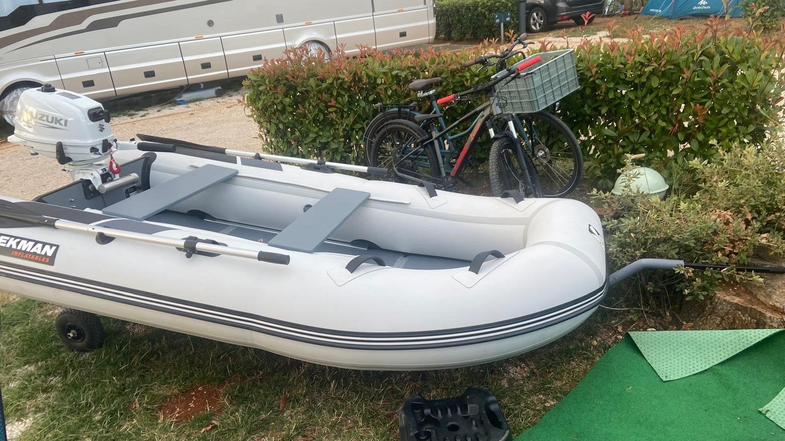 Rubberboot 305 Beekman met 6 pk Suzuki buitenboordmotor, Watersport en Boten, Zeilen en Zeiltoebehoren, Ophalen, Zo goed als nieuw