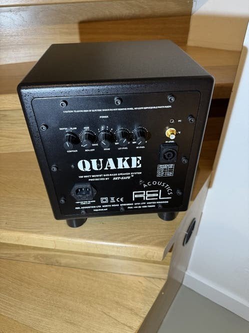 Gezocht: Zwarte Rel Quake met originele speakon kabel, Ophalen of Verzenden, Subwoofer, Overige merken
