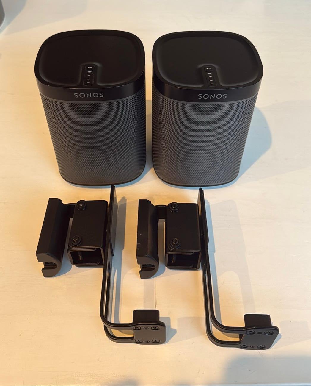 2x Sonos Play 1 Zwart + Muurbeugel | Inclusief Garantie, Ophalen of Verzenden, Zo goed als nieuw, Sonos