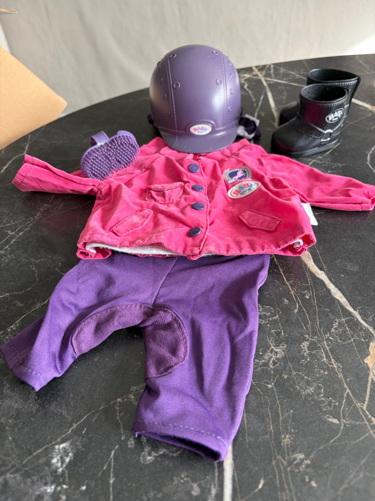 Baby Born paardenkleding set met helm en laarzen, Ophalen of Verzenden, Gebruikt, Babypop