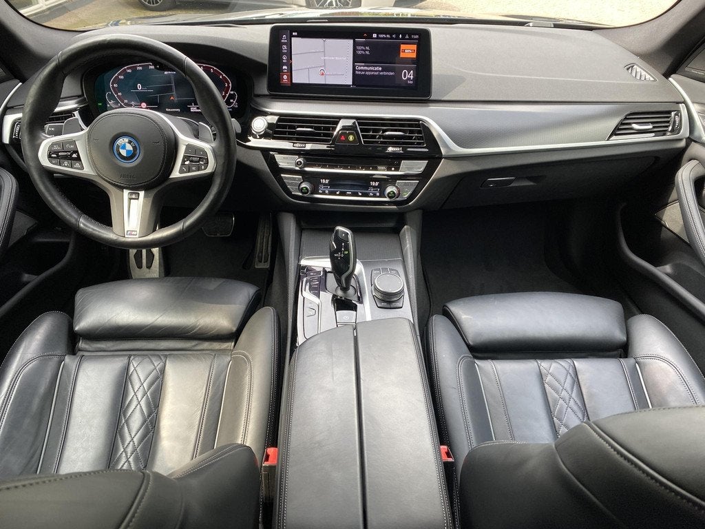 BMW 5-serie 545e xDrive Business Edition Plus S, Auto's, BMW, Gebruikt, 394 pk, 2000 kg, Zwart