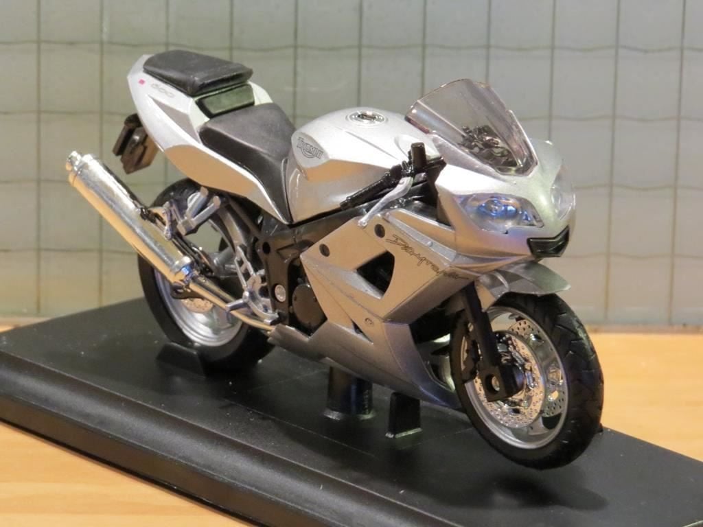 Triumph Daytona 600 1:18 12179 Welly, MayCheong, Nieuw, Ophalen of Verzenden, Motor