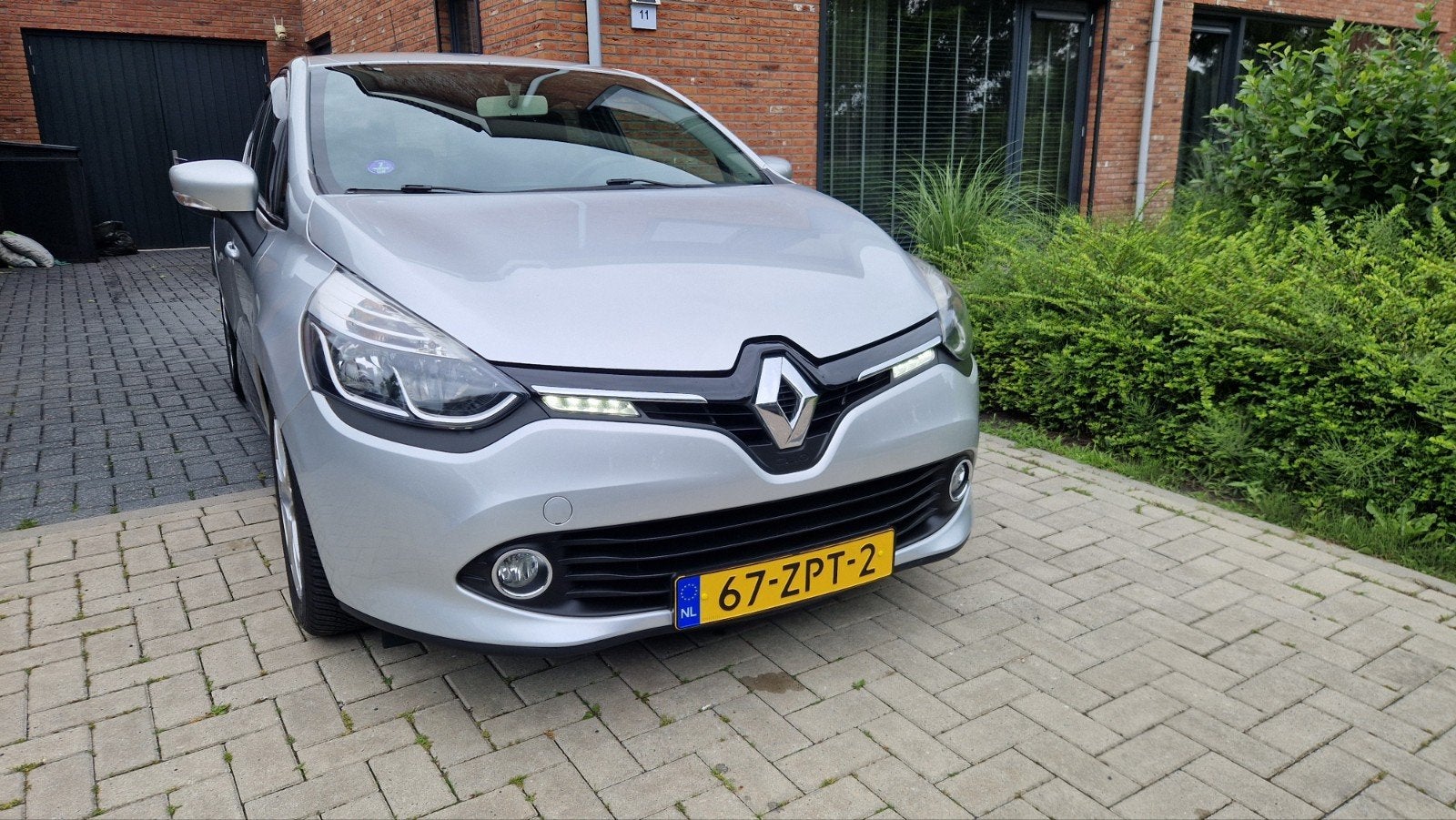 Renault Clio TCe 90pk  2013 Grijs  216000  Nieuwstaat !!, Auto's, Voorwielaandrijving, 898 cc, 40 €/maand, 540 kg