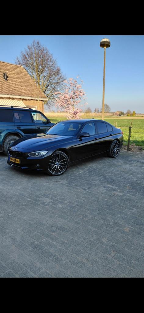 BMW 3-Serie 2.0IX 320 135KW Aut8 (f30) 2012 Zwart, Auto's, Achterwielaandrijving, 4 cilinders, Zwart, Origineel Nederlands