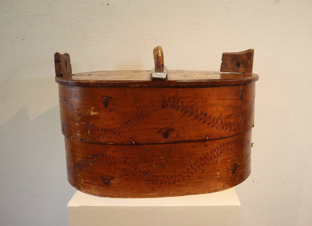 Antieke Butte, spanendoos met kerfsnede, Antiek en Kunst, Ophalen of Verzenden
