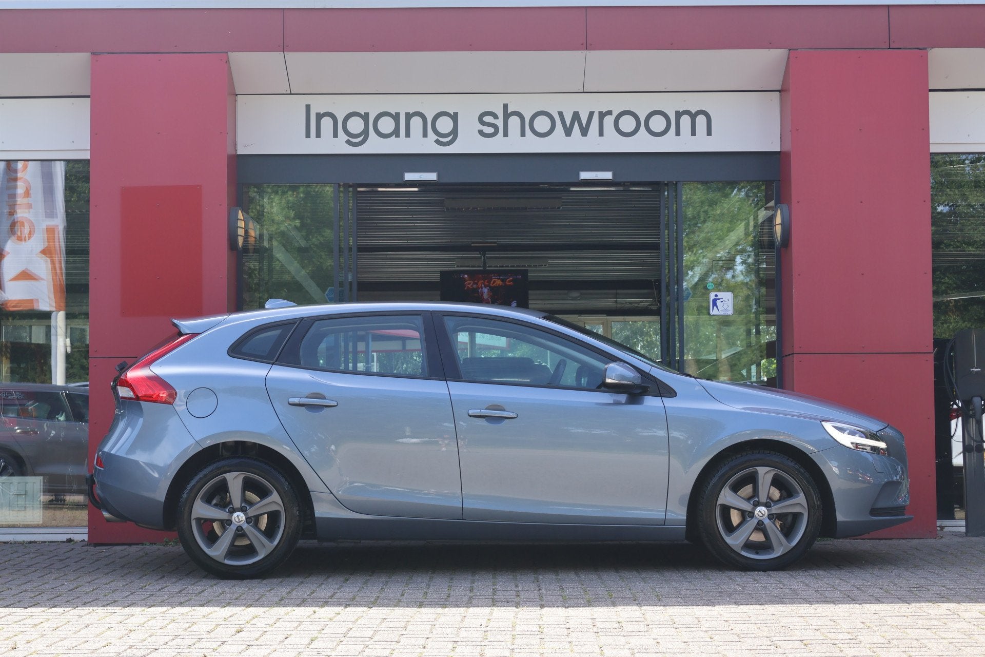 Volvo V40 2.0 T3 153pk Nordic+ | Origineel NL | Trekhaak | R, Voorwielaandrijving, Stof, Gebruikt, 4 cilinders