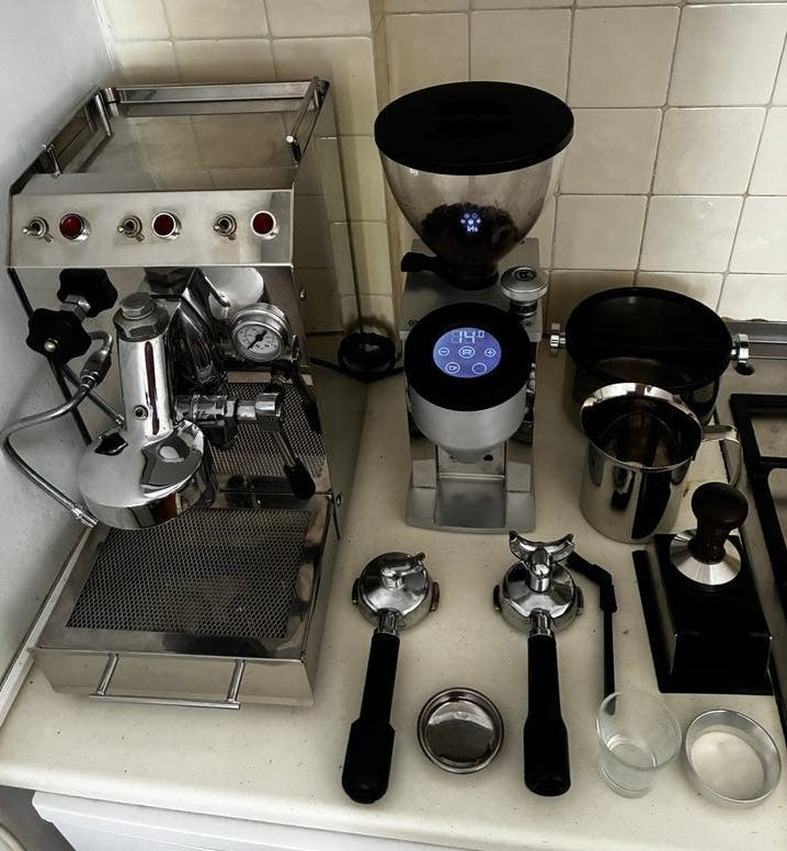 Isomac Zaffiro Espresso machine met Rocket bonenmaler, Gebruikt, Espresso apparaat, Koffiebonen, 2 tot 4 kopjes