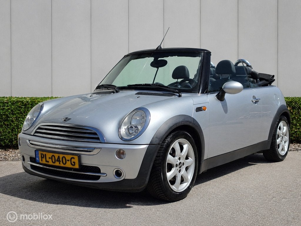 Mini Cabrio 1.6 Cooper | LEDER | AIRCO | CRUISE | STOELVERWA, Voorwielaandrijving, Gebruikt, Zwart, 4 cilinders