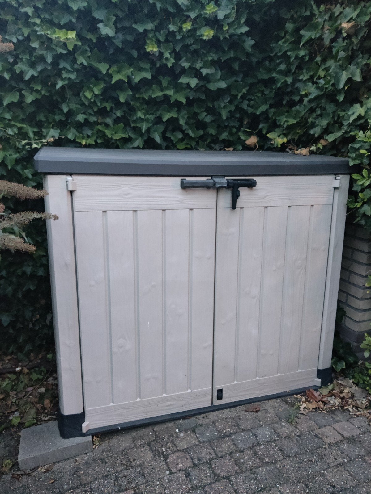 Kunststof buitenkast voor opslag, Tuin en Terras, Bergingen en Tuinkasten, Ophalen, Gebruikt, Kunststof, Overige typen