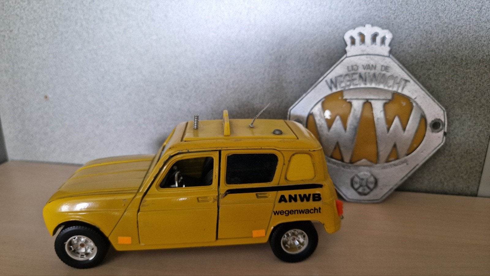 Burago Renault 4 ANWB Wegenwacht schaalmodel, Ophalen of Verzenden, Gebruikt, Auto, Overige merken