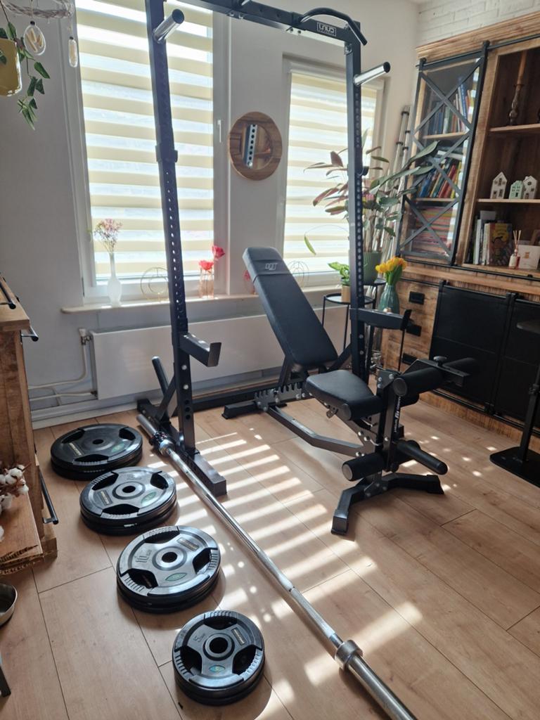 squatrek bankje olympische halterstang en 100kg gewichten, Sport en Fitness, Fitnessmaterialen, Ophalen, Zo goed als nieuw, Fitnessbank