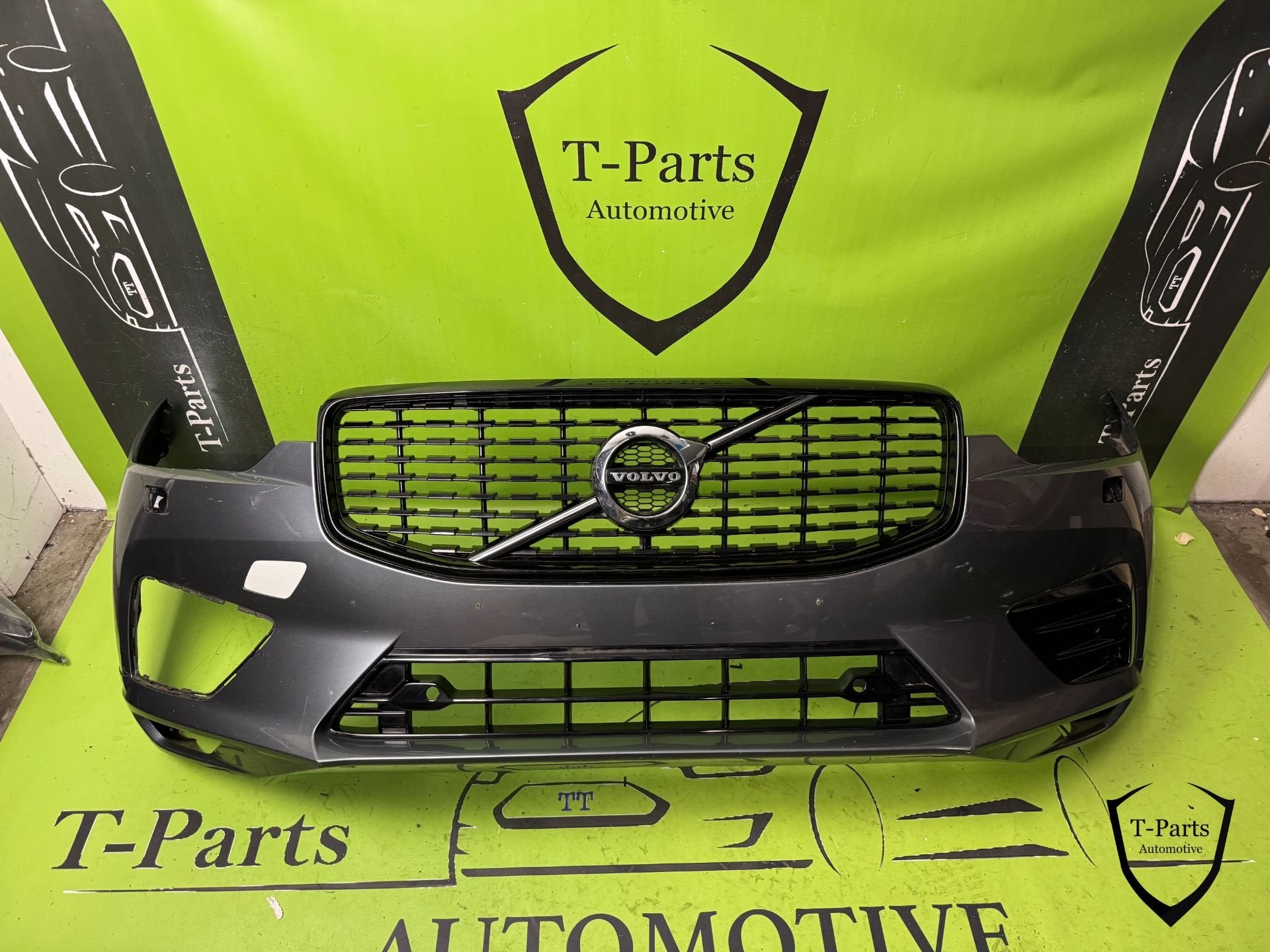 volvo XC60 voorbumper bumper 20+, Gebruikt, Gunnar Engellaus vag 8
405 31  Gothenburg, SE, Info@volvocars.com, Ophalen of Verzenden