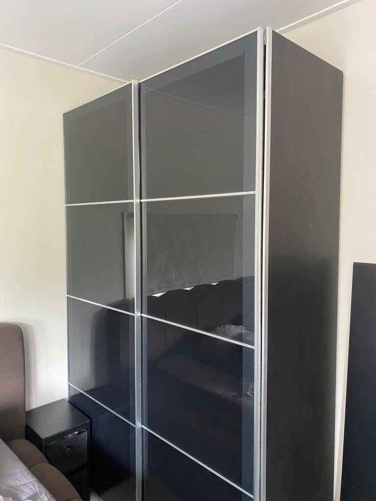 IKEA PAX MET GLAZEN SCHUIFDEUREN grijs/zwart. 236x150x60, Ophalen, 200 cm of meer, 150 tot 200 cm, Met klep(pen)