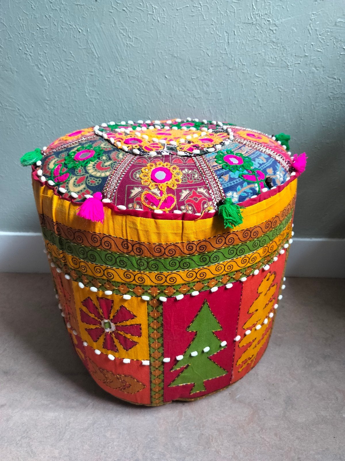 Kleurrijke Indiase Poef - Handgemaakt en Uniek, Huis en Inrichting, Minder dan 50 cm, Nieuw, Minder dan 50 cm, Ophalen