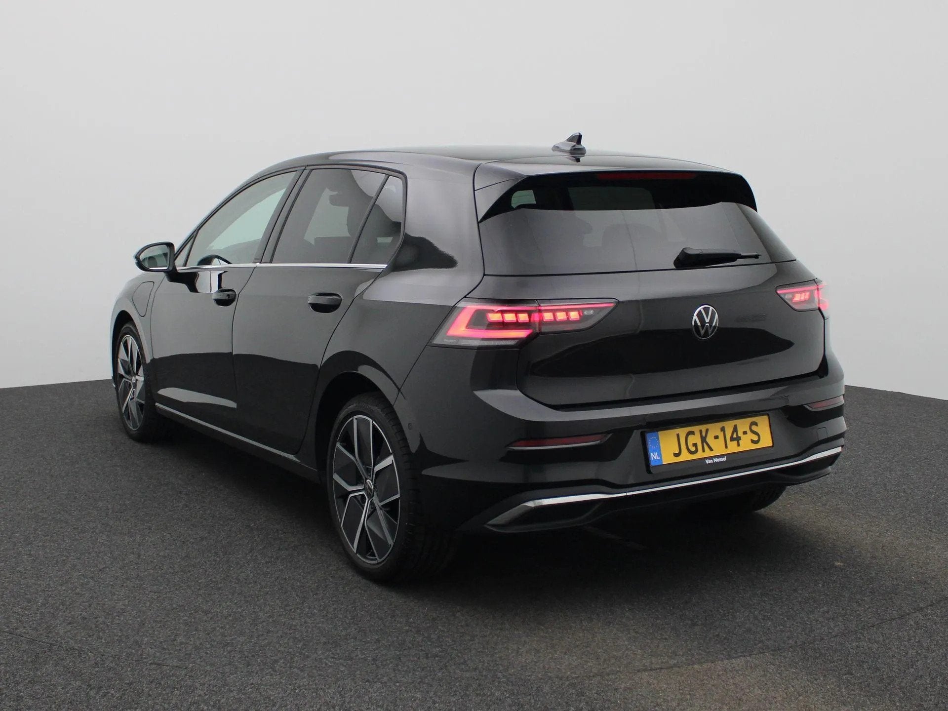 Volkswagen Golf 1.5 eHybrid Style Edition 204 PK| (bj 2025), Zwart, Bedrijf, 1700 kg, 1542 kg