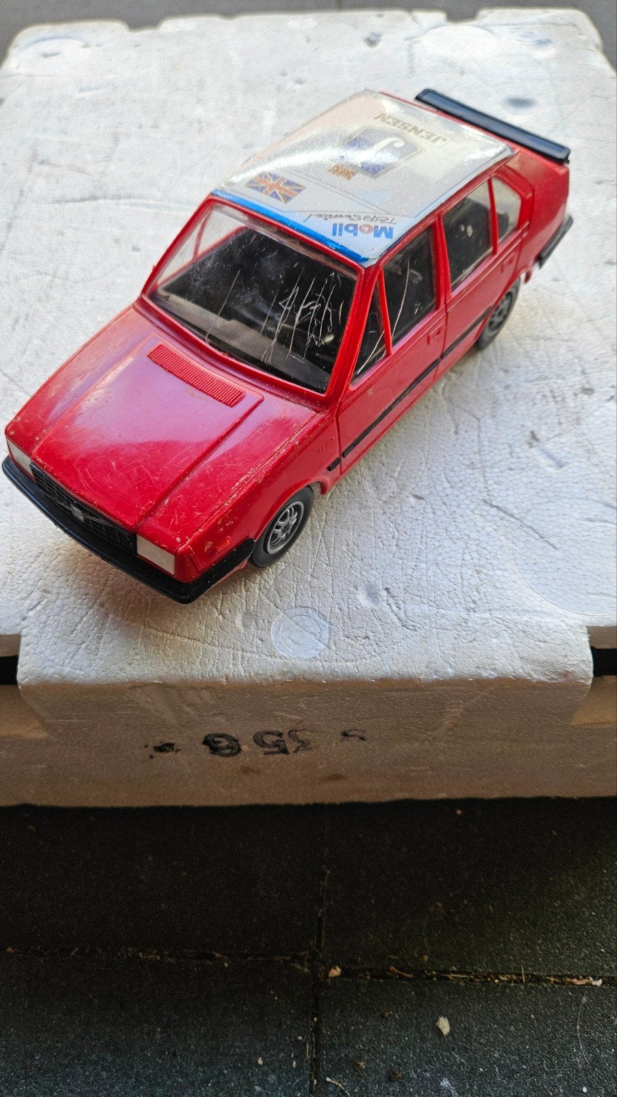Plastic Volvo 343, Ophalen of Verzenden, Bus of Vrachtwagen