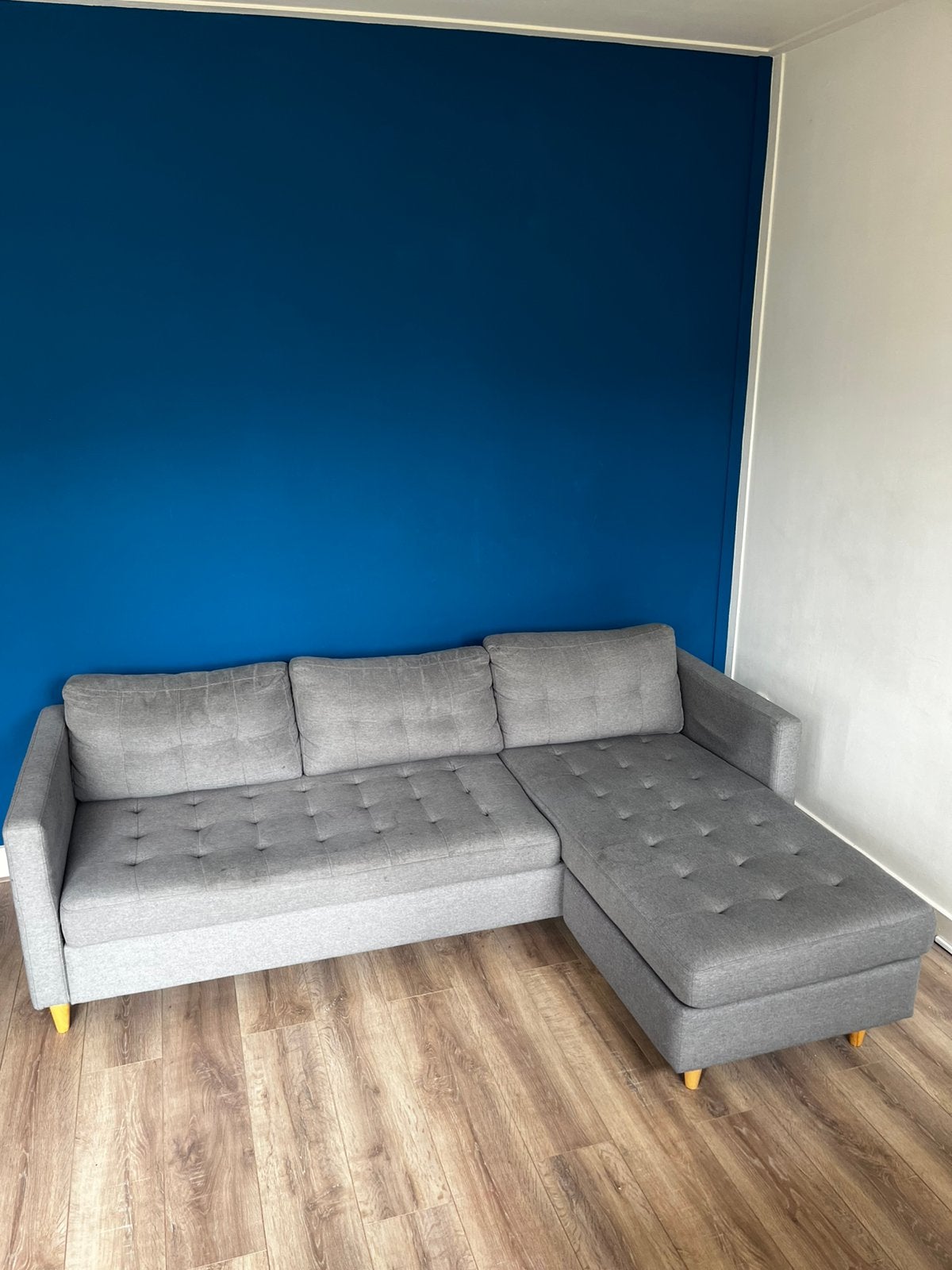 Vertselbare grijze hoekbank (3p) - FALSLEV - Nieuwprijs €499, Huis en Inrichting, Ophalen, Zo goed als nieuw, Tweepersoons, 140 cm