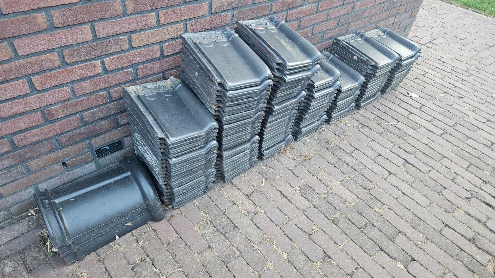 Tuile du Nord dakpannen en 3 nokvorsten, Ophalen