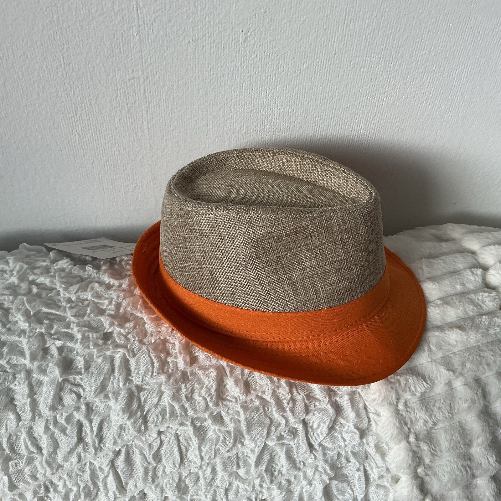Nieuw Stijlvolle Fedora Hoed - Beige met Oranje Rand, Ophalen of Verzenden, Zo goed als nieuw, One size fits all, Hoed