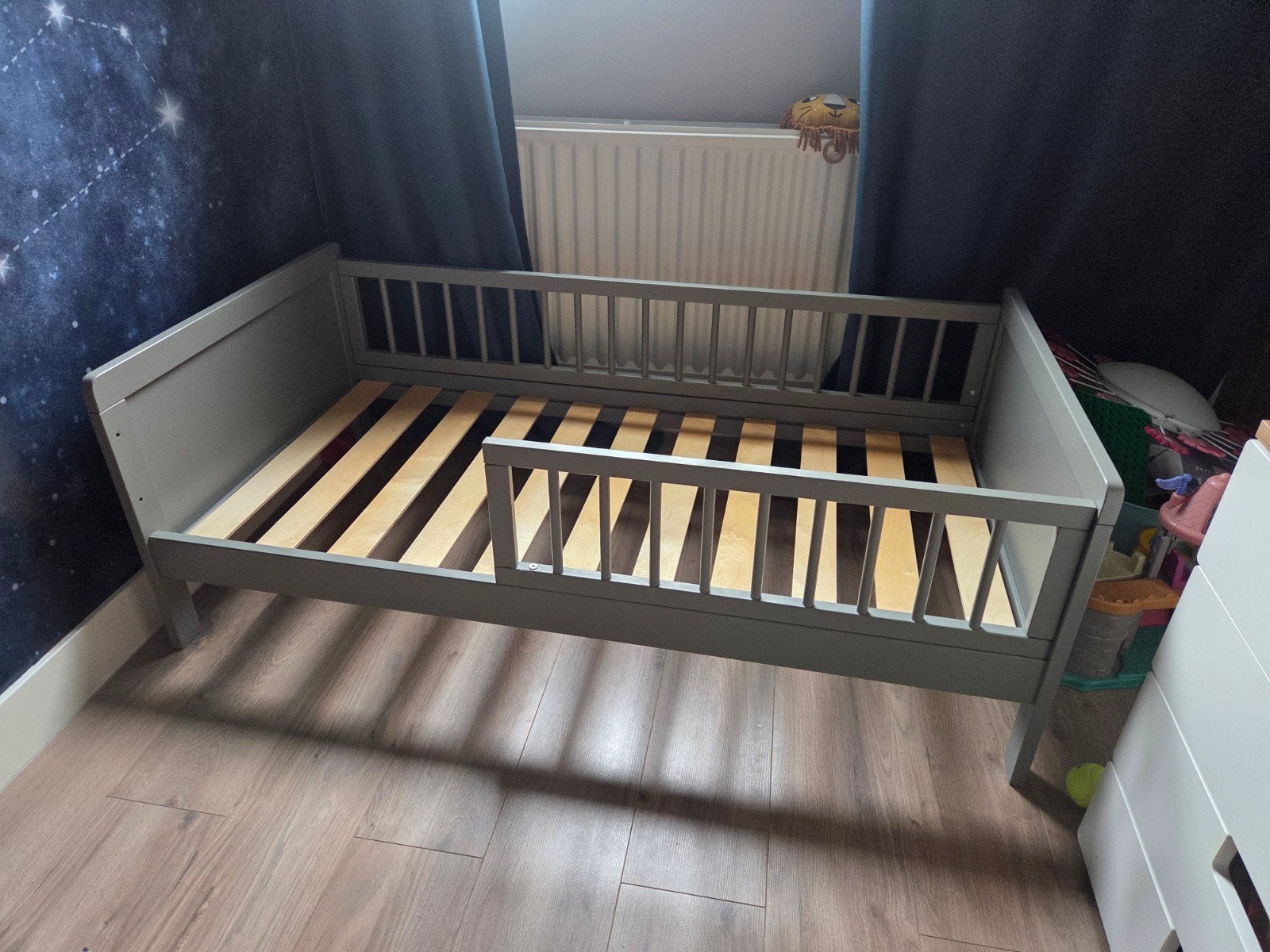 Peuterbed Petit Amèlie 140x70 met matras, Kinderen en Baby's, Kinderkamer | Bedden, Gebruikt, 70 tot 85 cm, 140 tot 160 cm, Ophalen