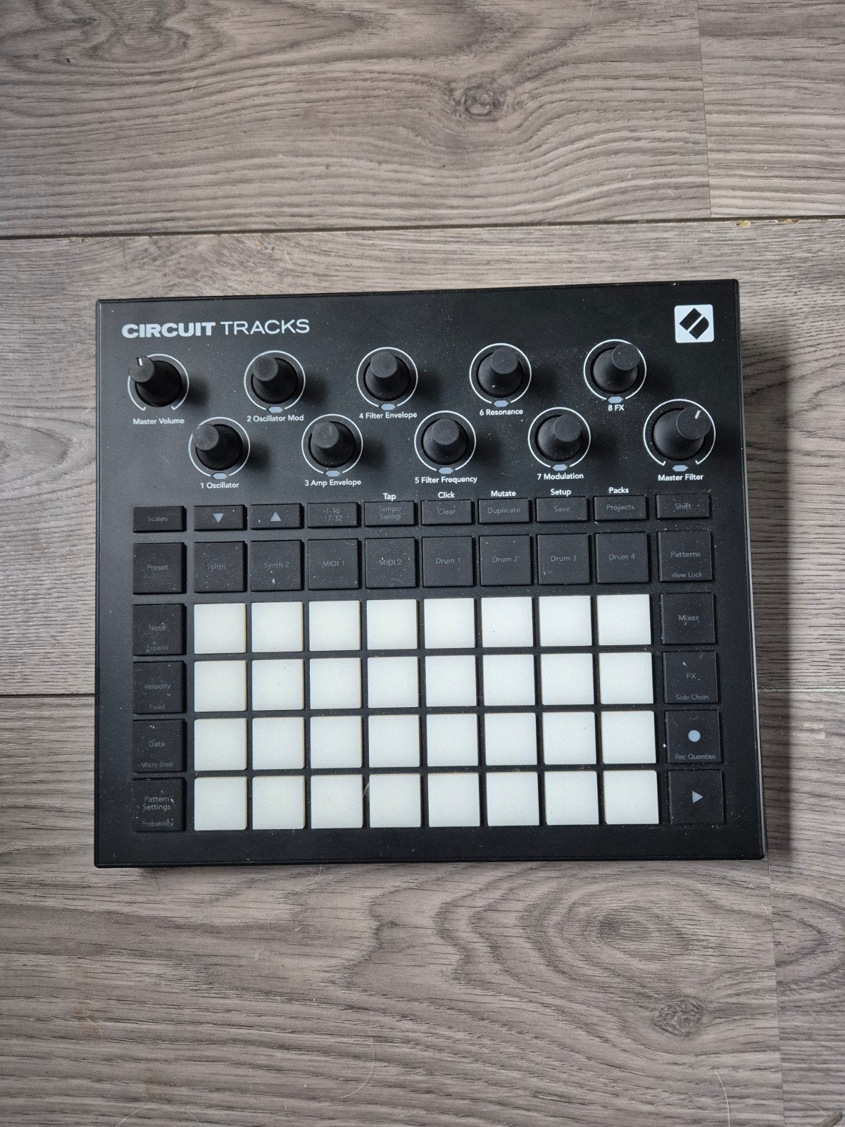 Novation Circuit Tracks - Muzikale Groovebox, Novation, Zo goed als nieuw, Met midi-aansluiting, Overige aantallen