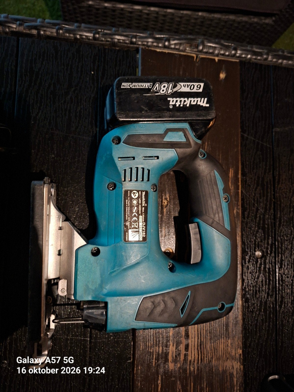 Makita Decoupeerzaag DJV182 met 18V 6.0Ah accu en lader, Ophalen, Zo goed als nieuw, Makita, 1200 watt of meer