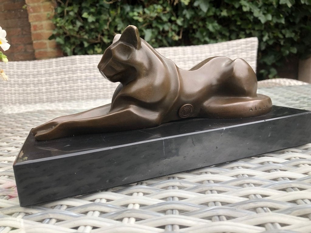 bronzen poezen kat beeld op marmer, Ophalen of Verzenden, Brons, Beeld