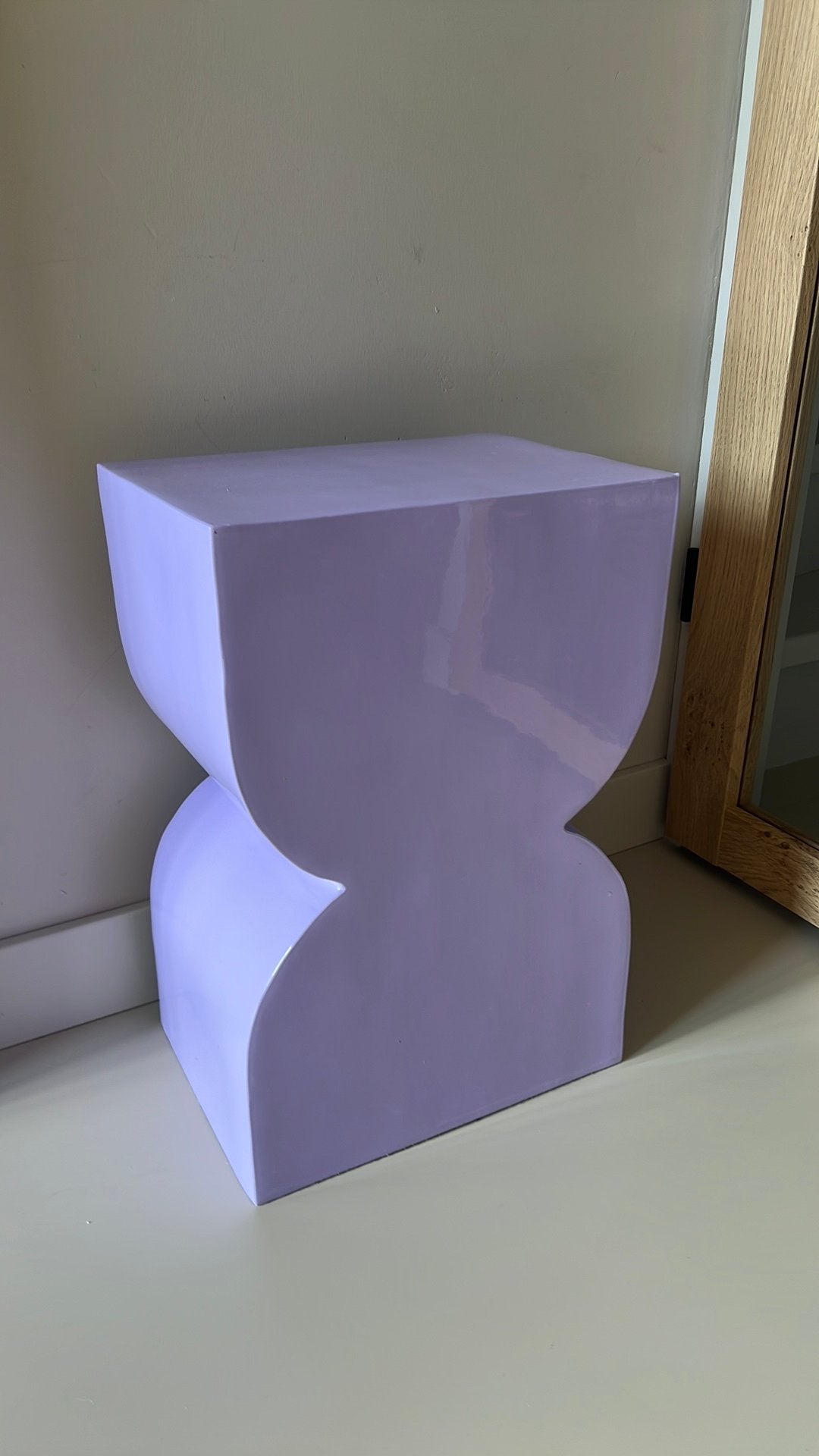 Zuiver kruk/bijzettafeltje Stool Cones shiney lila, Huis en Inrichting, Ophalen, Zo goed als nieuw, Hout