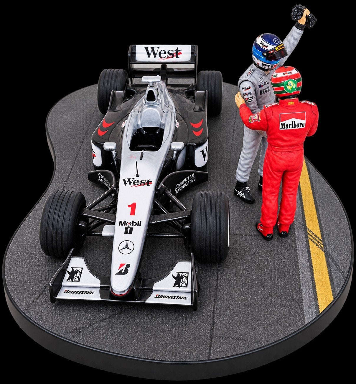 McLaren Mercedes MP4/13 F1 model met coureurs, Overige merken, Auto, 1:32 tot 1:50, Ophalen of Verzenden
