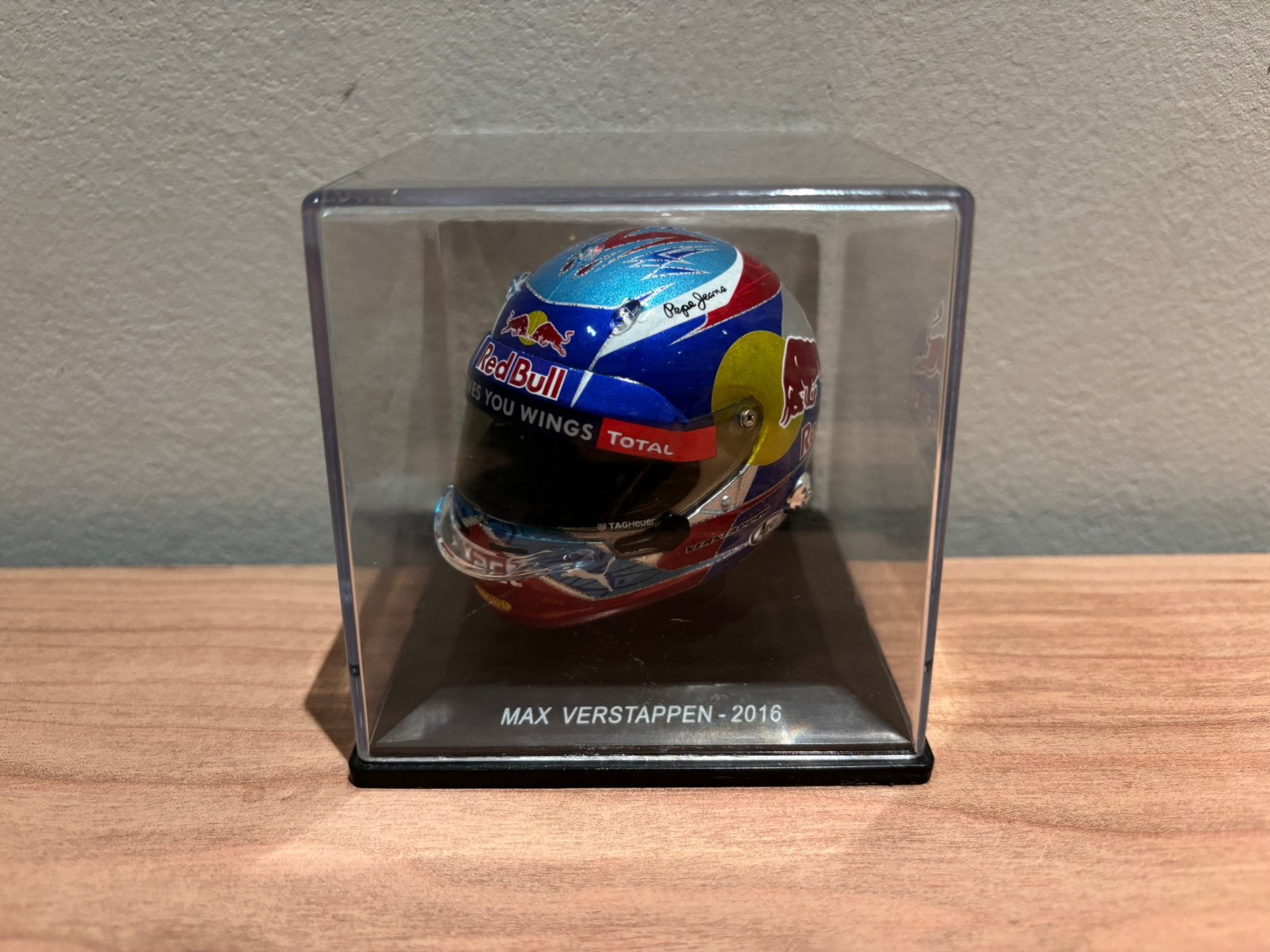 Max verstappen helm 1:5 1ste win spanje 2016, Ophalen of Verzenden, Zo goed als nieuw
