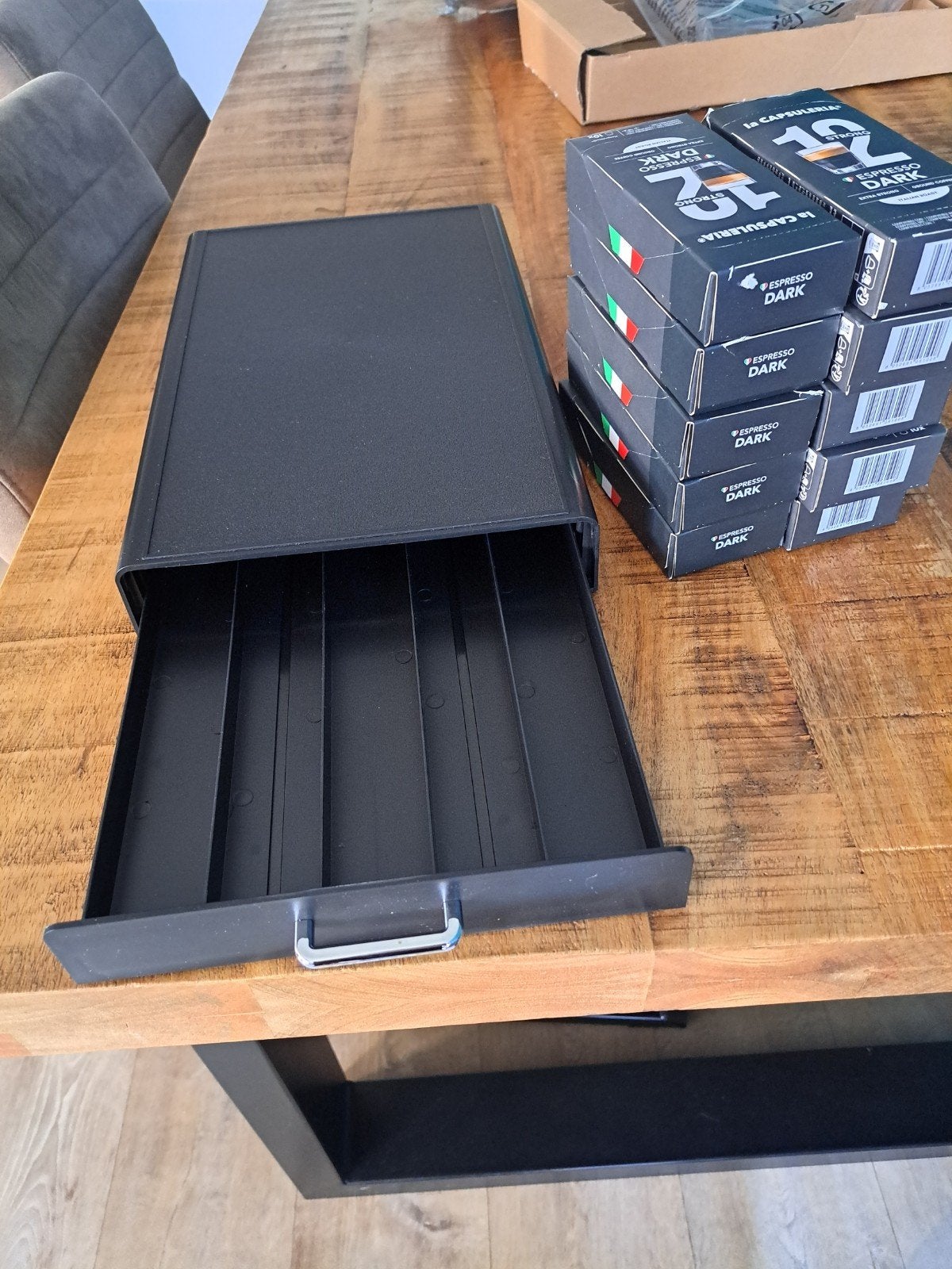 Nespresso capsulehouder met 100 La Capsuleria Espresso Dark, Ophalen of Verzenden, Zo goed als nieuw, Overige modellen, Koffiepads en cups