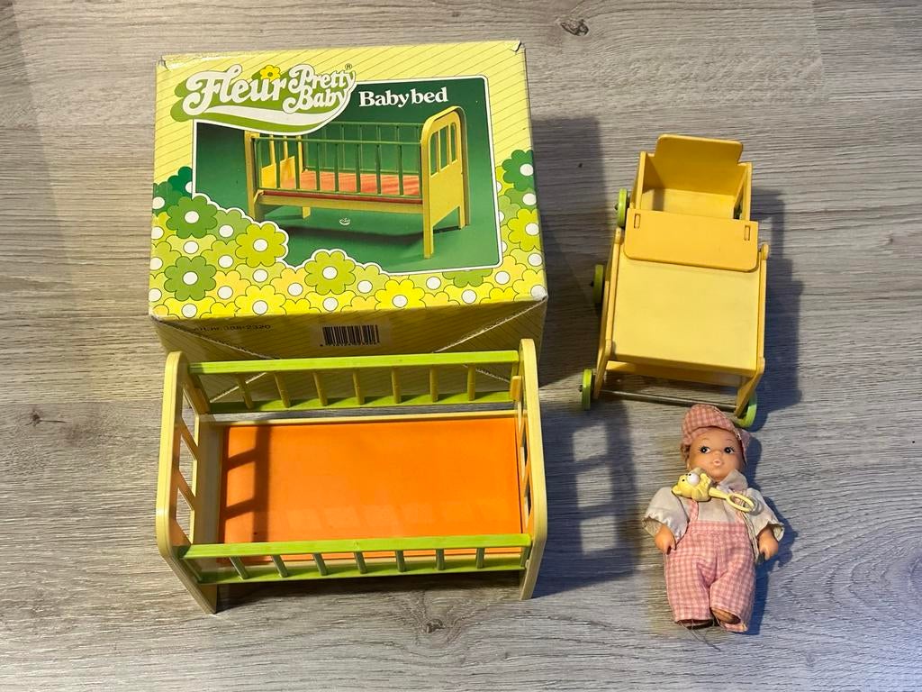 Vintage Fleur Pretty Baby Ledikantje met pop en wagen, Ophalen of Verzenden, Gebruikt, Babypop