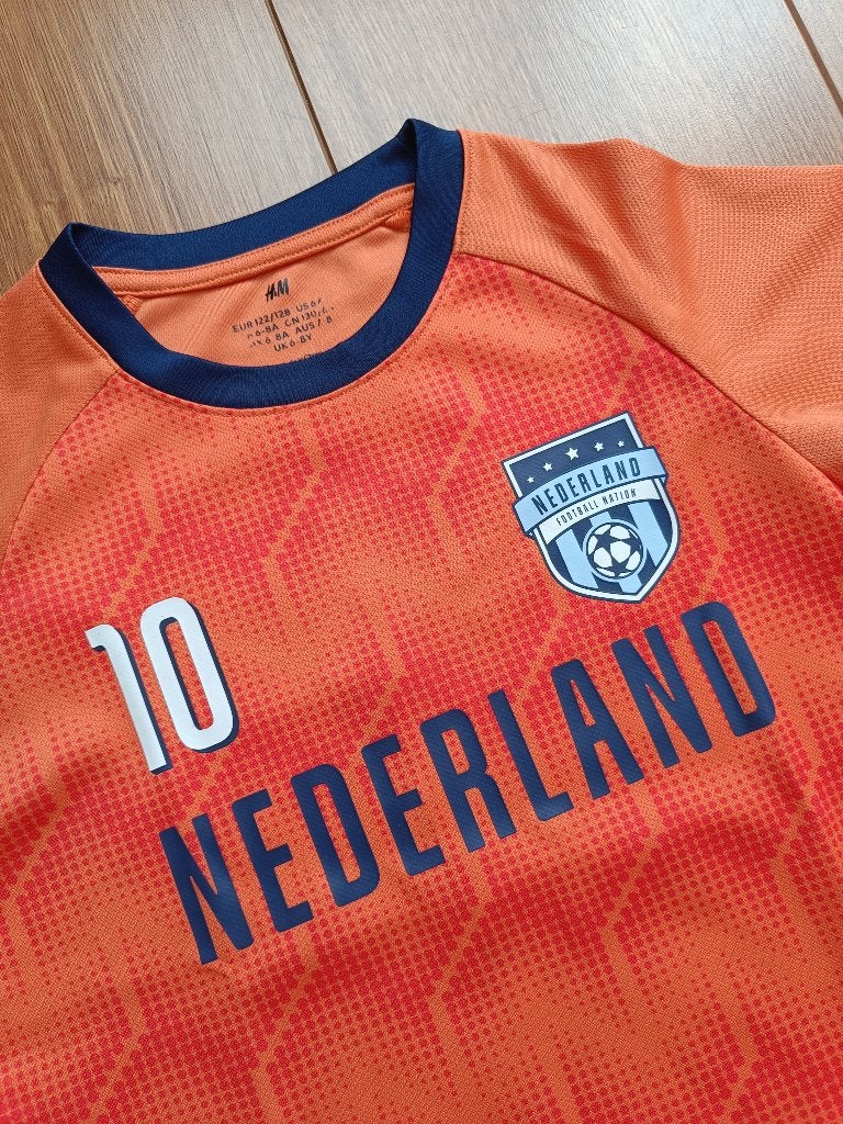 H&M Nederland tweedelige voetbalset maat 122-128, Gebruikt, Jongen of Meisje, H&M, Sport- of Zwemkleding