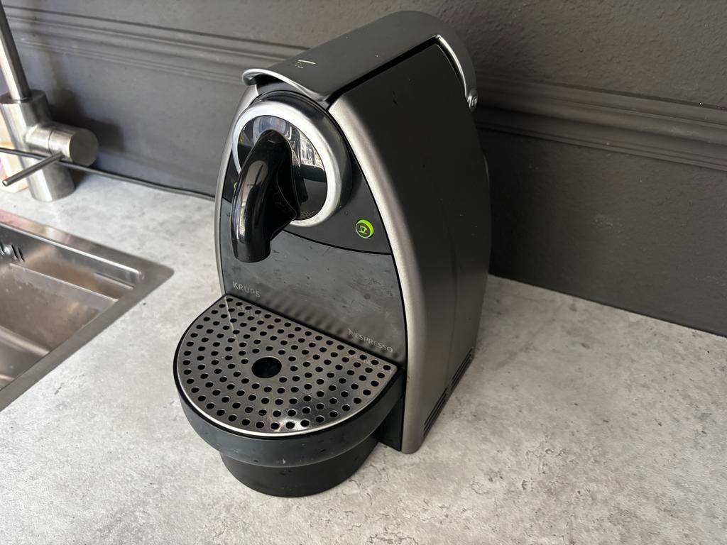 Nespresso Krups Essenza Mini XN1101 Koffiezetapparaat, Espresso apparaat, Ophalen of Verzenden, Zo goed als nieuw, 1 kopje