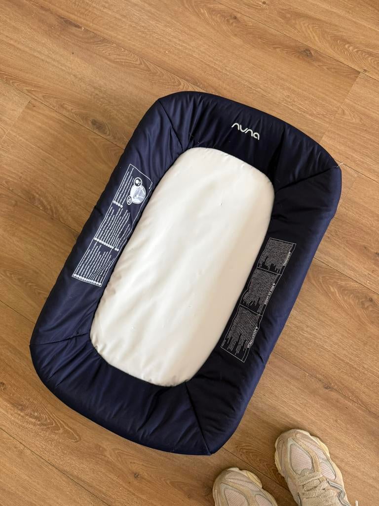 Nuna Sena verschoontafeltje, Kinderen en Baby's, Babywiegjes en Ledikanten, Ophalen, Zo goed als nieuw, Reisbedje