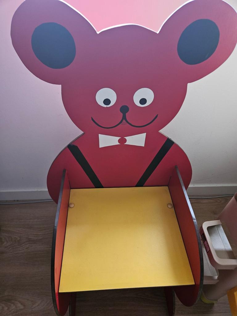 Kinderstoel beer rood-geel, Ophalen, Gebruikt, Stoel(en)