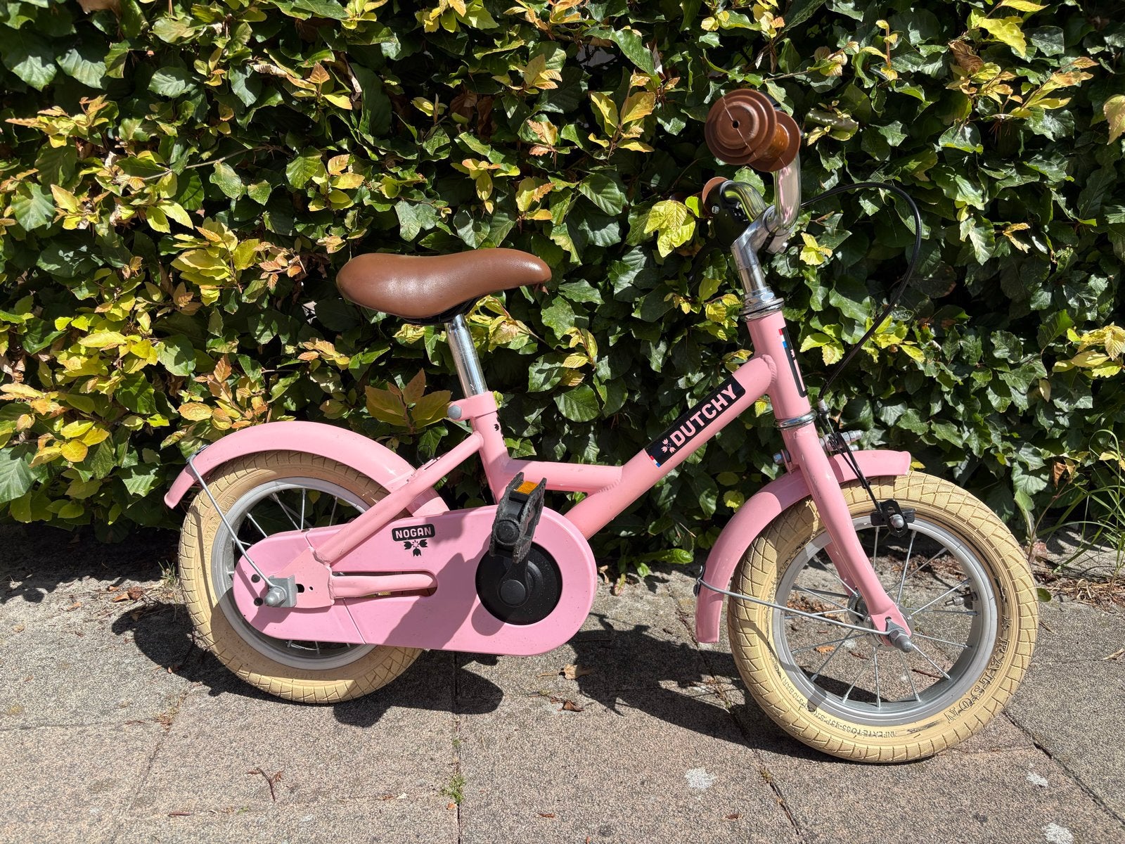 Nogan Dutchi Roze Kinderfiets 12 inch met zijwieltjes, Fietsen en Brommers, Fietsen | Kinderfietsjes, Ophalen, Terugtraprem, Zijwieltjes