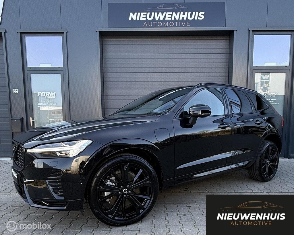 Volvo XC60 T8 Plus Black Edition, Auto's, Automaat, Gebruikt, Leder en Stof, Zwart
