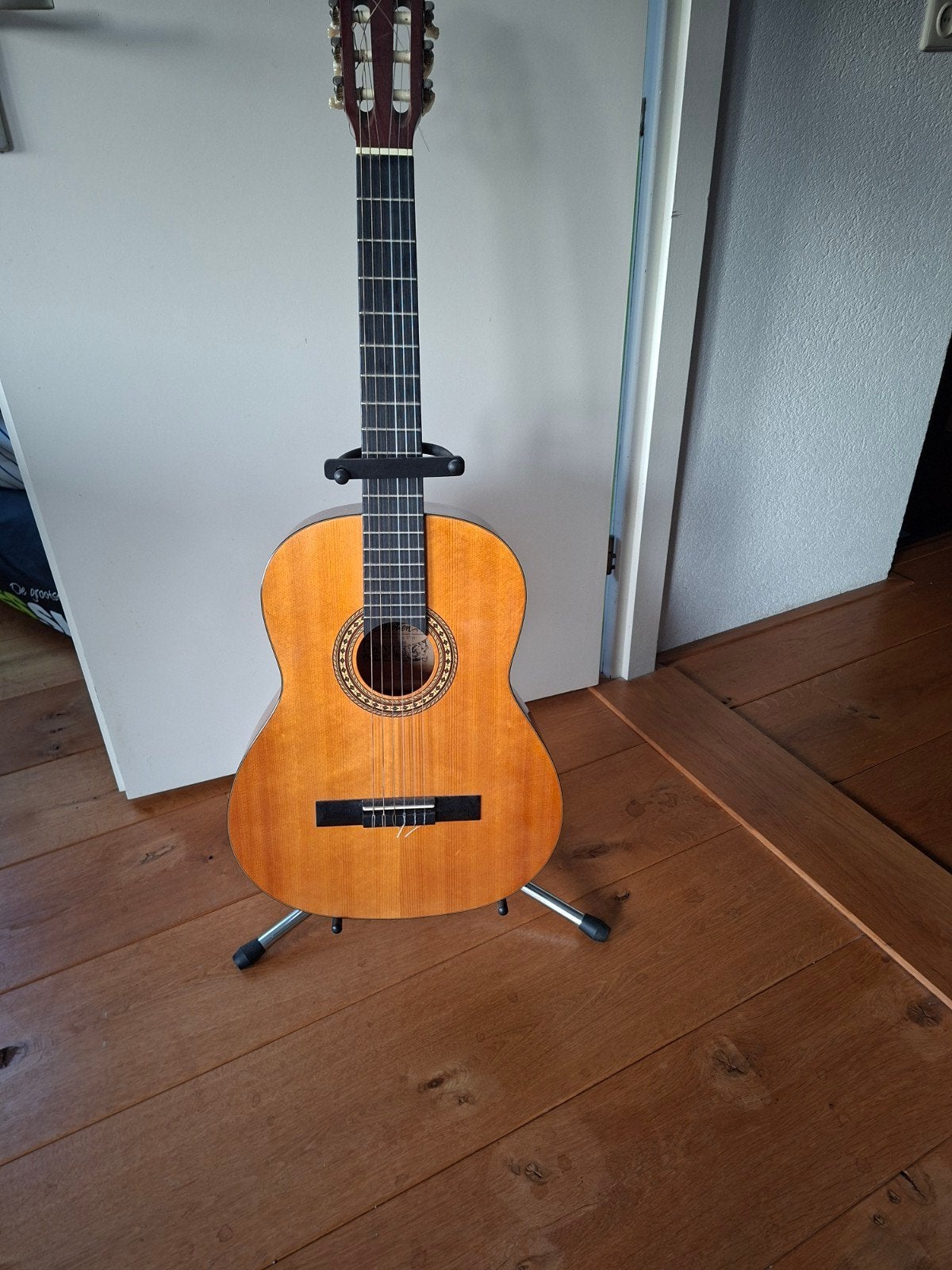 Klassieke Gitaar met standaard, Ophalen, Zo goed als nieuw, Klassieke of Spaanse gitaar