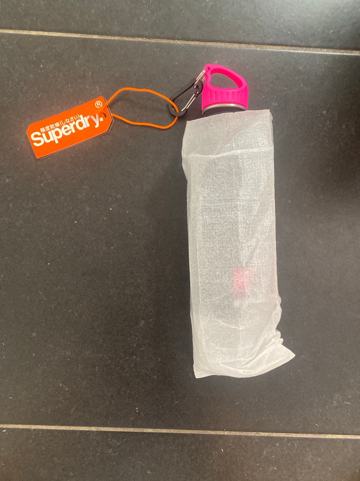 Superdry drinkfles - Zwart met roze accenten, Ophalen, Nieuw
