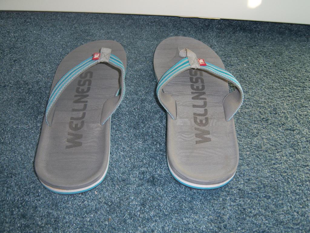 Nieuwe wellness teenslippers / slippers maat 44-45, Slippers, Blauw, Ophalen of Verzenden, Zo goed als nieuw