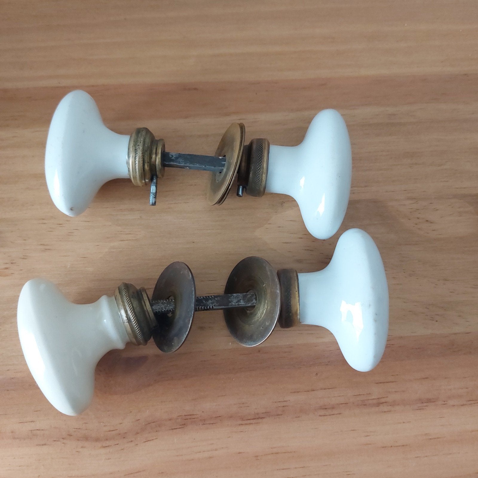 Antieke Porseleinen Deurknoppen - Set van 2, Doe-het-zelf en Verbouw, Hang- en Sluitwerk, Ophalen of Verzenden, Gebruikt, Koper of Messing