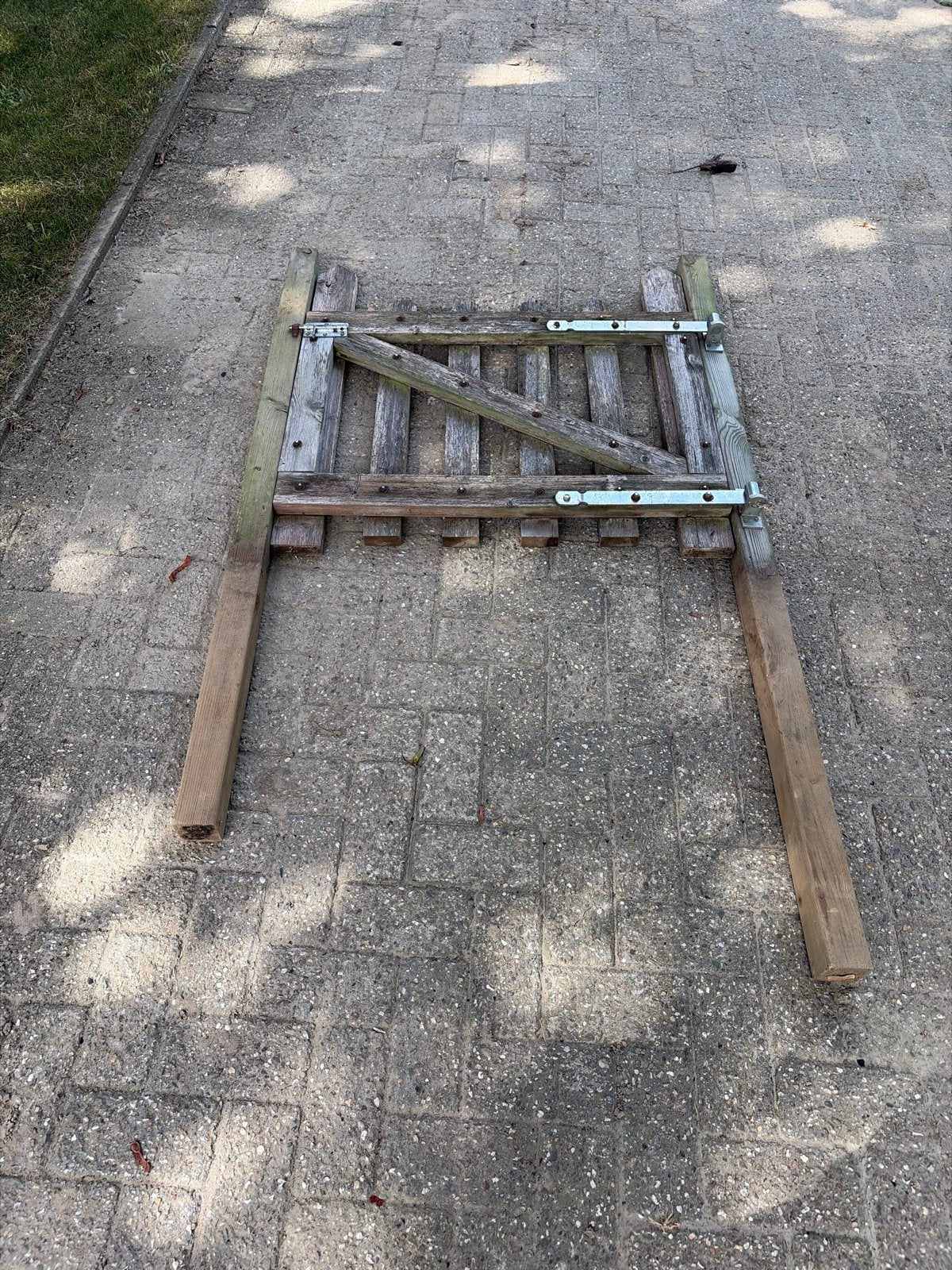 Houten poort met 2 palen - 90cm breed, 95cm hoog, Ophalen, Met poort, Gebruikt, Tuinhek