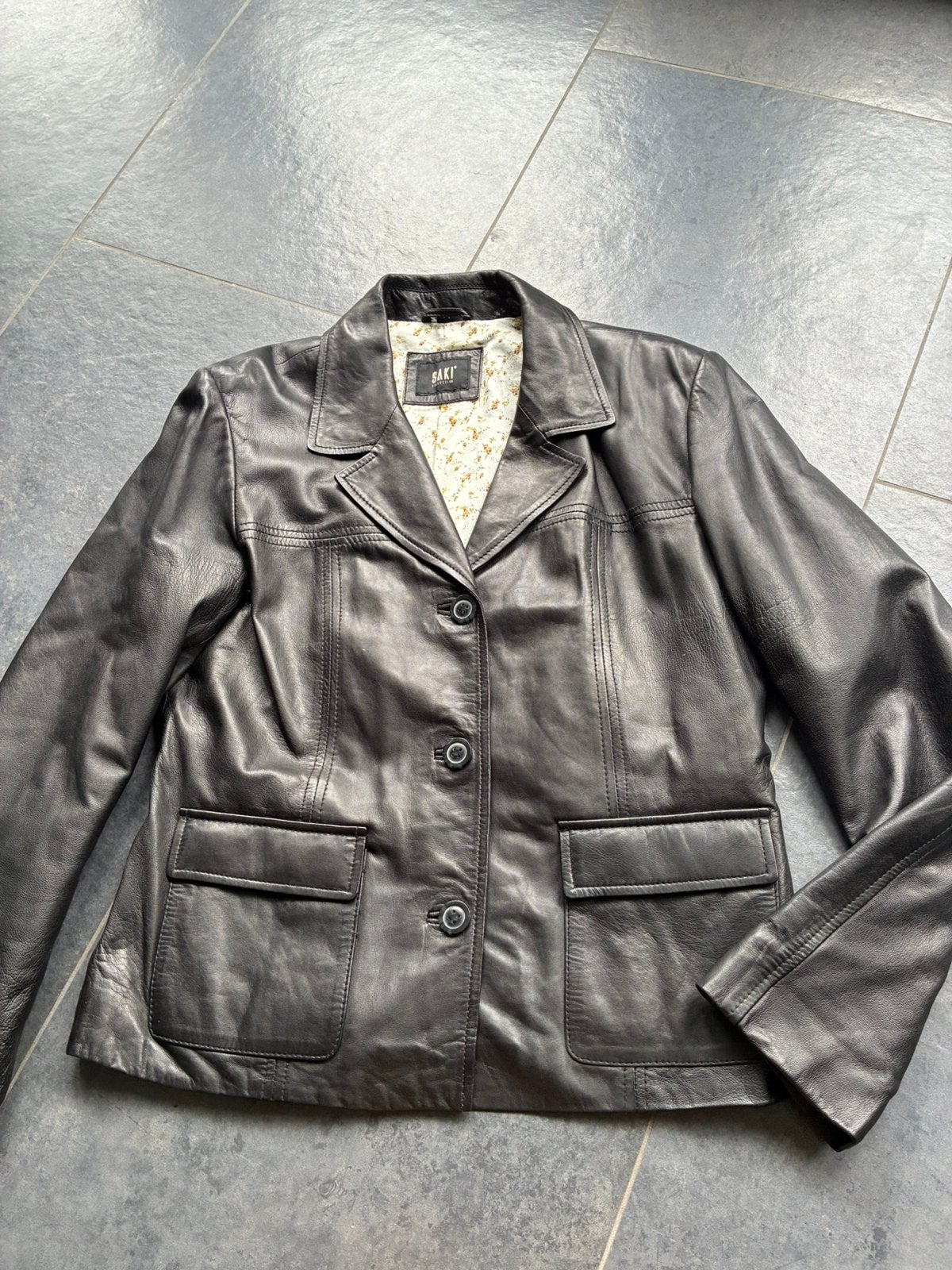 SAKI leren jasje zgan 44, Kleding | Dames, Ophalen of Verzenden, Zo goed als nieuw, Maat 42/44 (L), Zwart