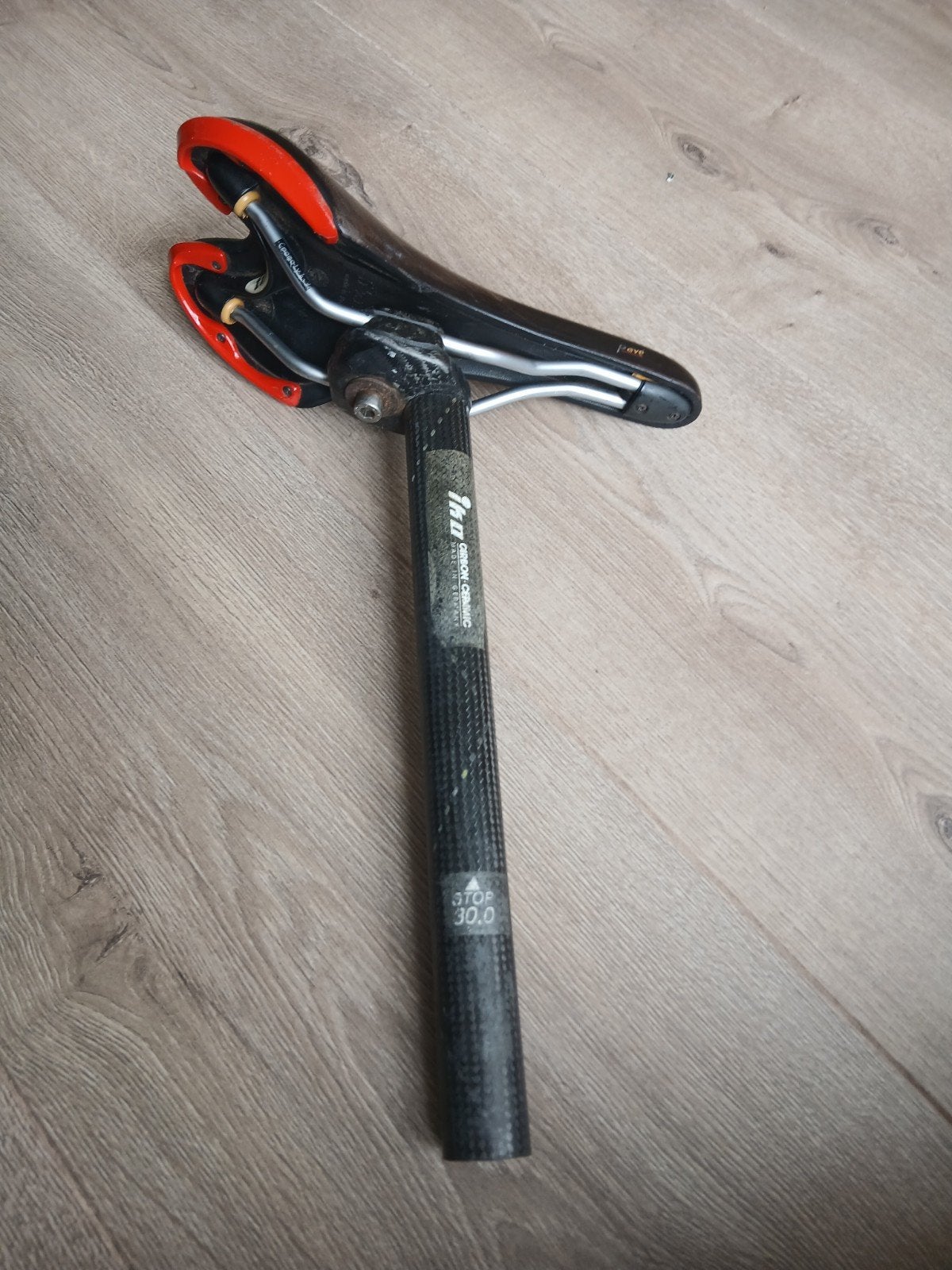 Fizik zadel + Iko carbon ceramic zadelpen, Ophalen of Verzenden, Gebruikt, Fizik