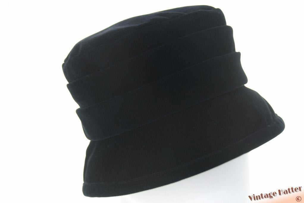 Vintage Flexibele bucket dameshoed zwart ribfluweel 57, Ophalen of Verzenden, Zo goed als nieuw, 56 of 57 cm (M, 7 of 7⅛ inch)