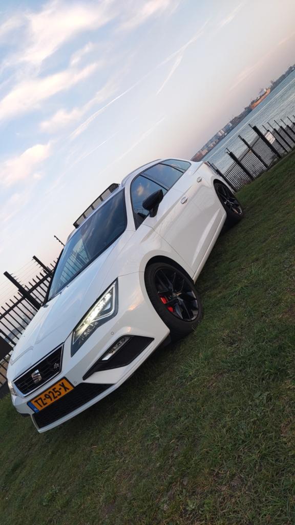Seat Leon ST FR 1.5 TSI AUTOMAAT/PANO/VIRTUAL/CAMERA/KEYLESS, Auto's, Seat, 15 km/l, 1498 cc, Zwart, 4 cilinders