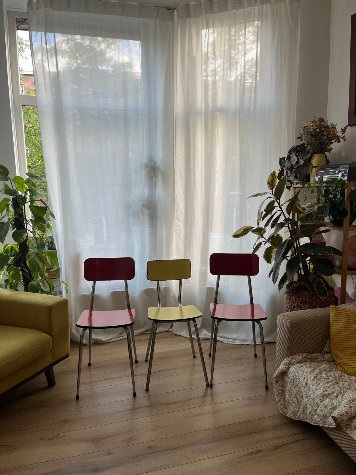 Set van 3 vintage formica schoolstoelen - rood, roze, geel, Ophalen of Verzenden