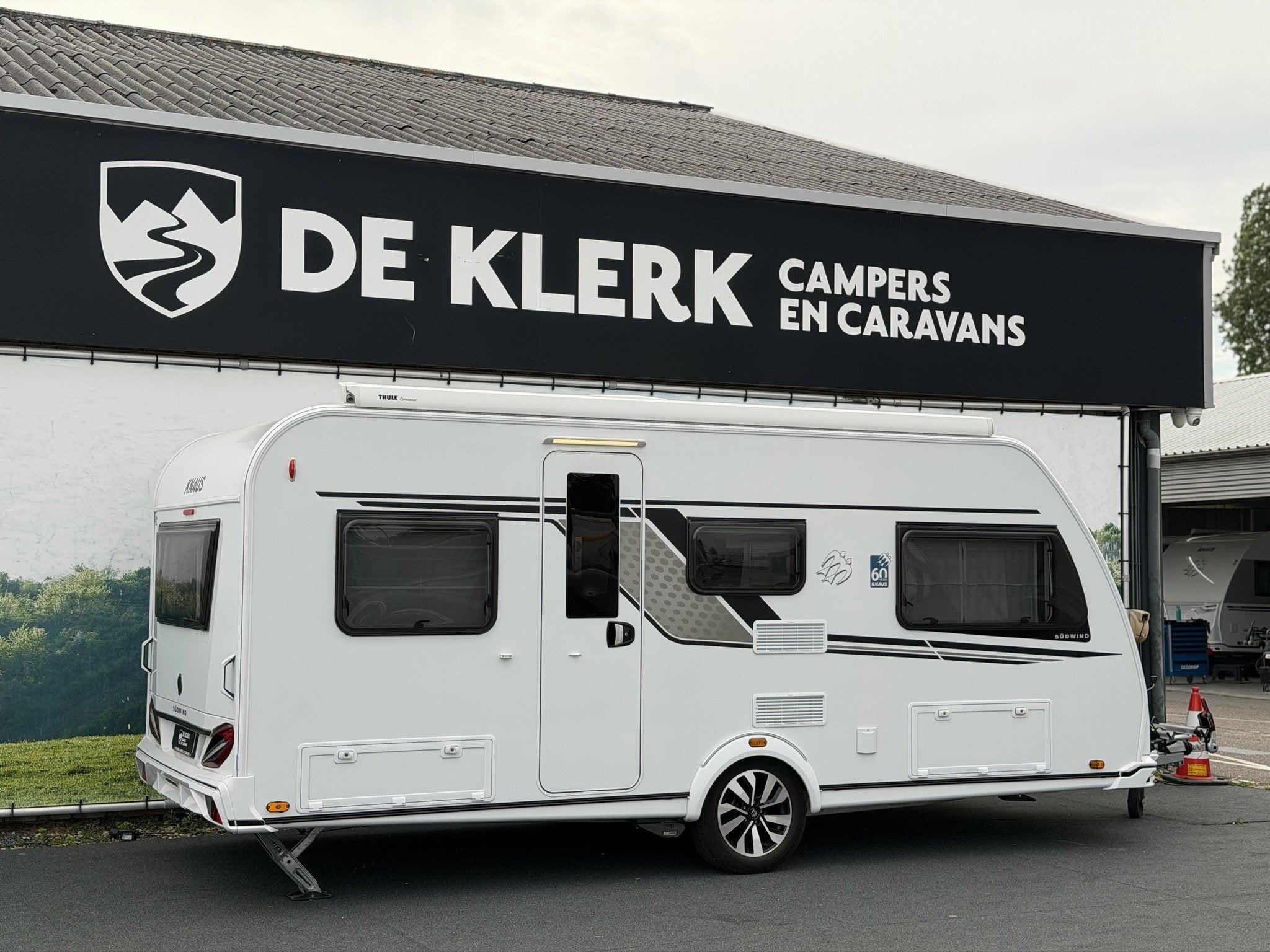 Knaus SUDWIND 500 EU 60 Years (bj 2023), 7 tot 8 meter, Bedrijf, Info@deklerkcaravans.nl, Ringverwarming