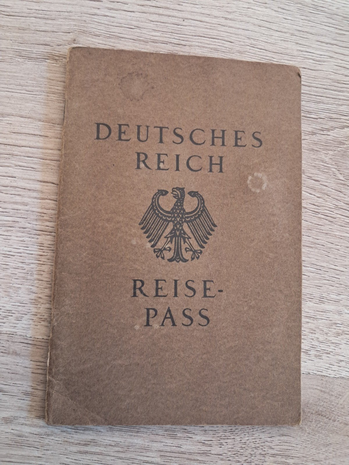 deutchesreichs reisepass met krantknipsel 1930, Ophalen of Verzenden, Nederland